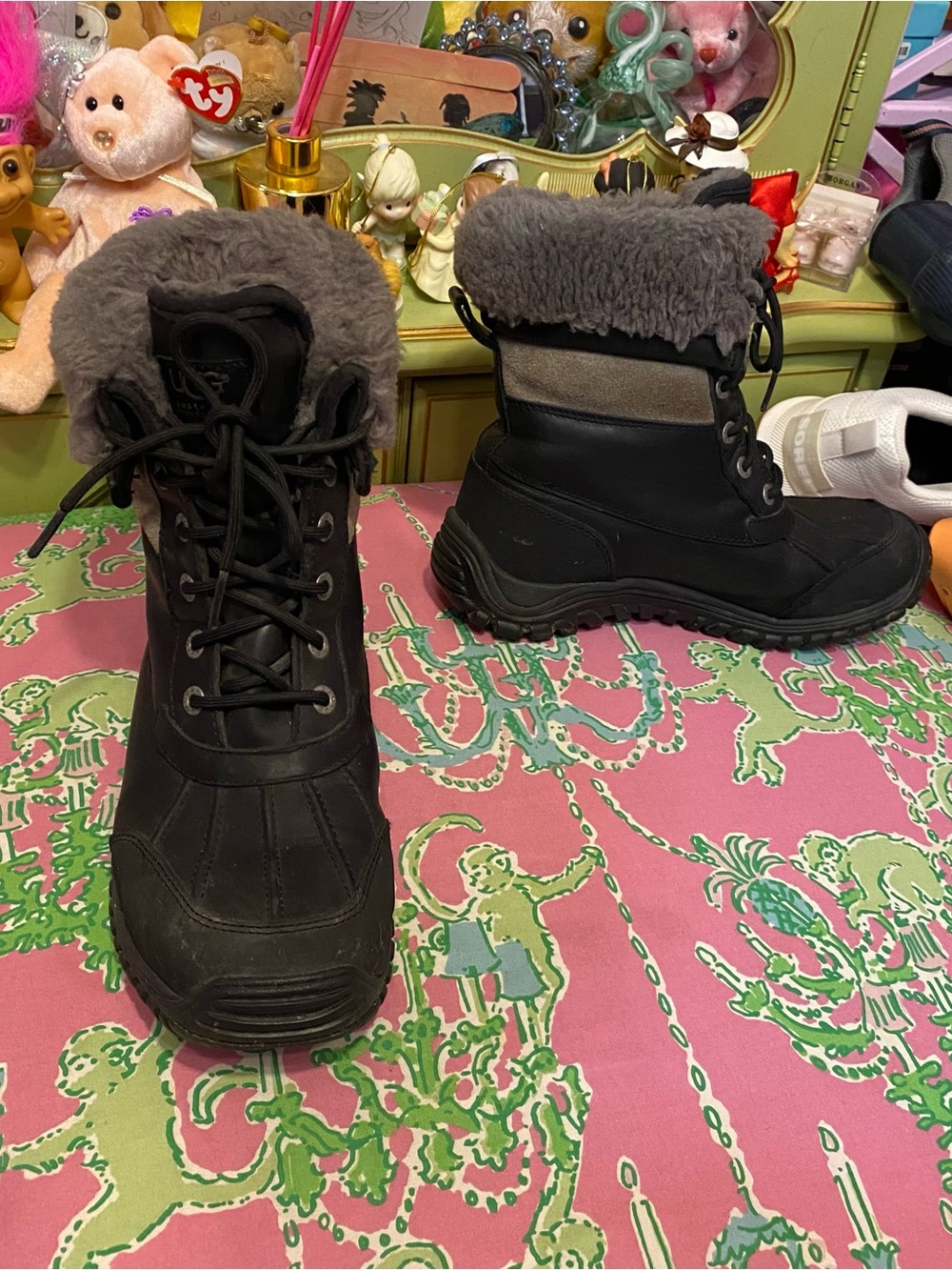 UGG Women's Adirondack III Boots black with gray shearling size 8